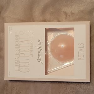 Fashion Forms Ultimate Silicone Gel Petals with Travel Case